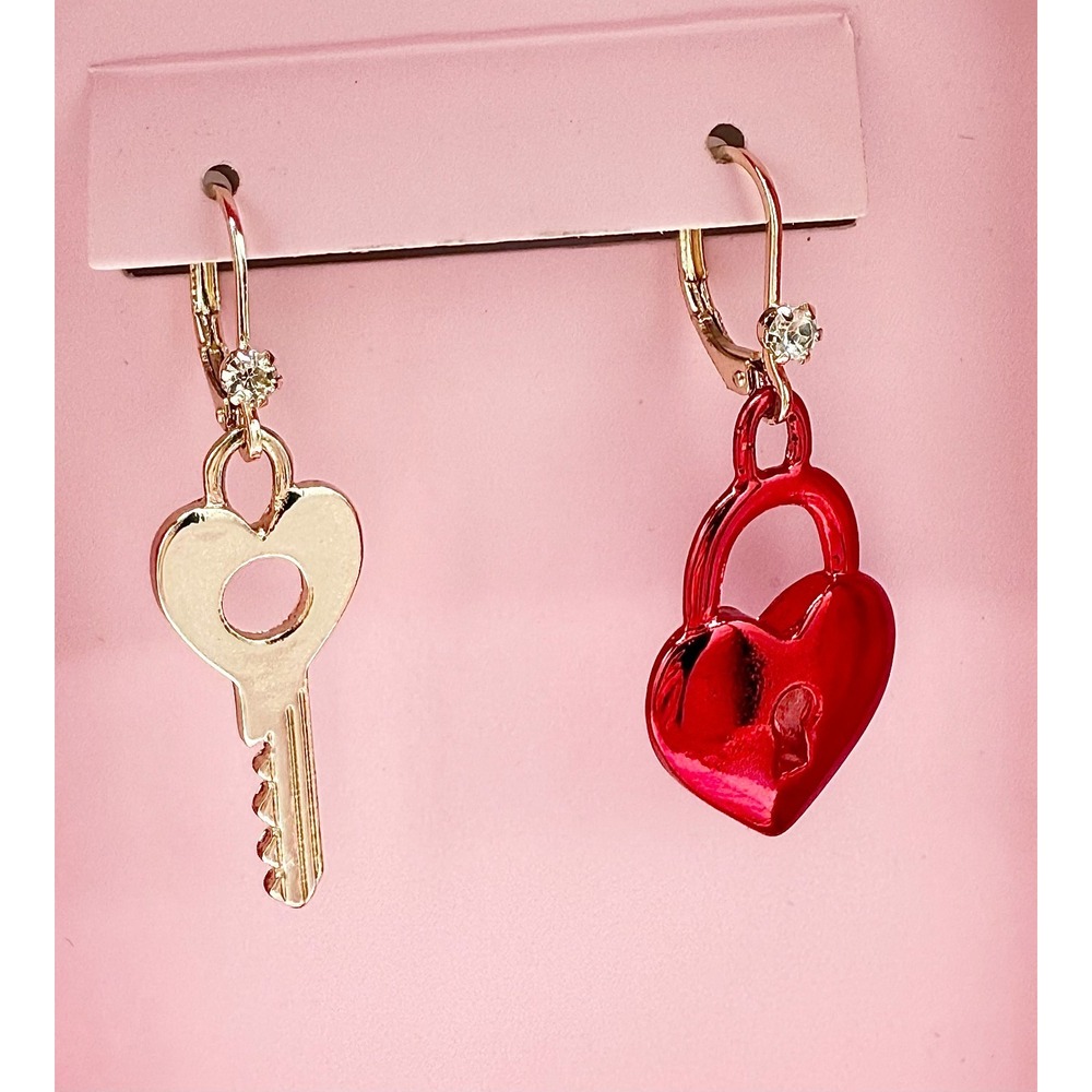 Authentic Betsey Johnson Valentine's Earrings, Lock & Key, Betsey Gift Box NIB - Picture 2 of 5